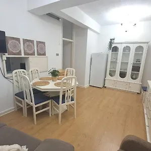 Location 2 Bed2 Bath W/lift In Town! Gibraltar